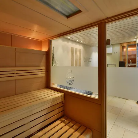 מלון Caroline Mathilde 4*