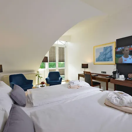 Caroline Mathilde 4*